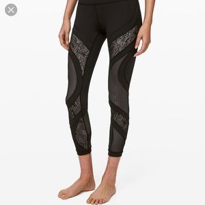 **NEVER WORN** black lululemon leggings with lace